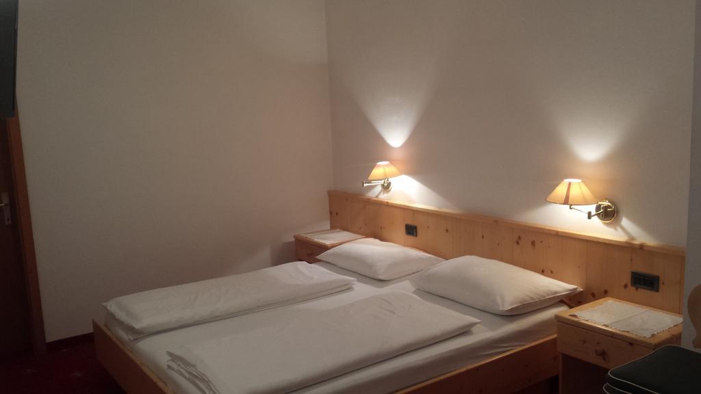 Hotel Garni Gardena - Appartments Santa Cristina Val Gardena Pokoj fotografie